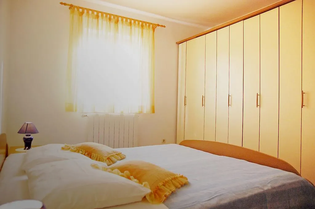 Apartments Sol Jardin Vinkuran 0*,  Croatia