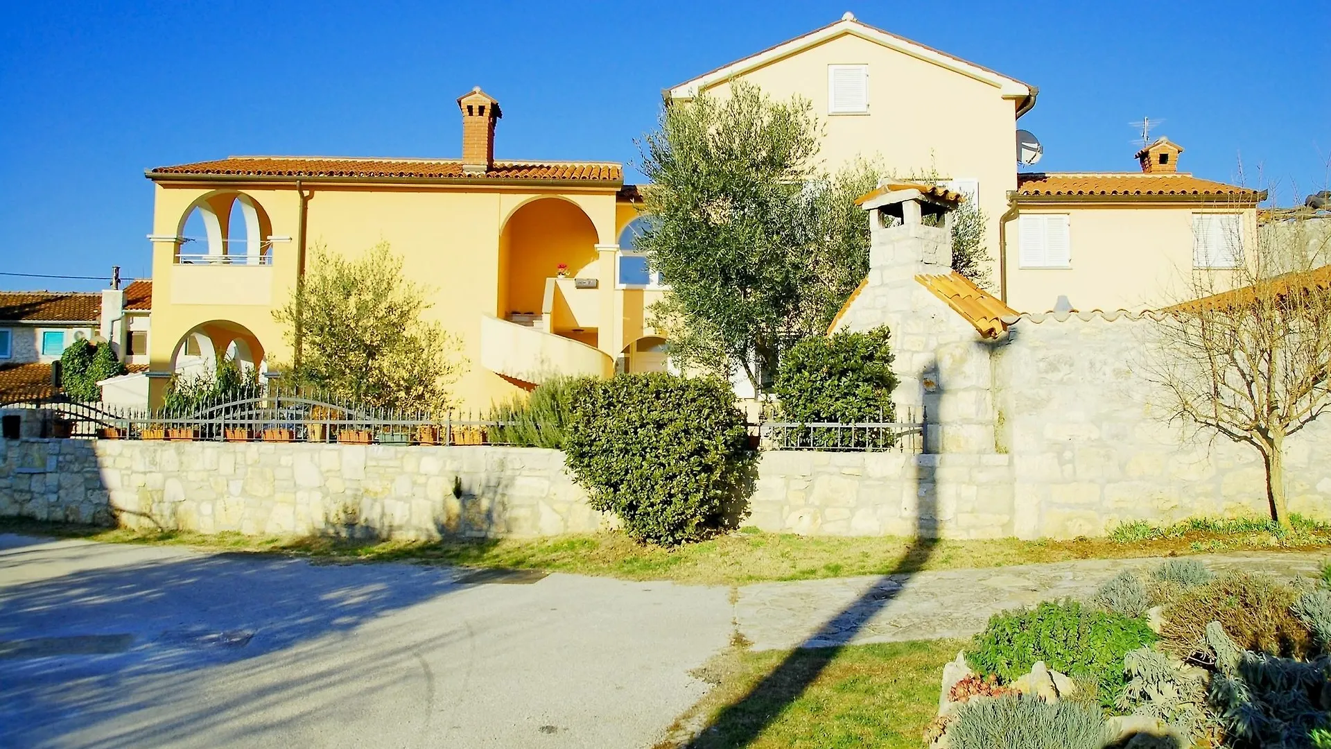 Apartments Sol Jardin location